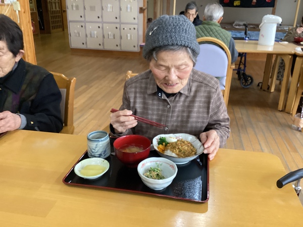 食事中の様子です