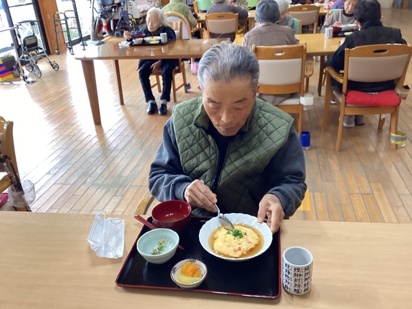 食事中の様子です