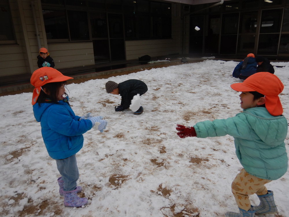 雪遊び