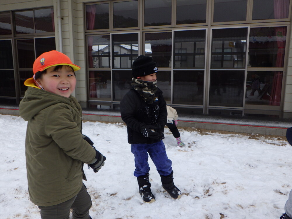 雪遊びの様子