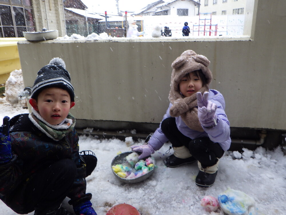 雪遊びの様子