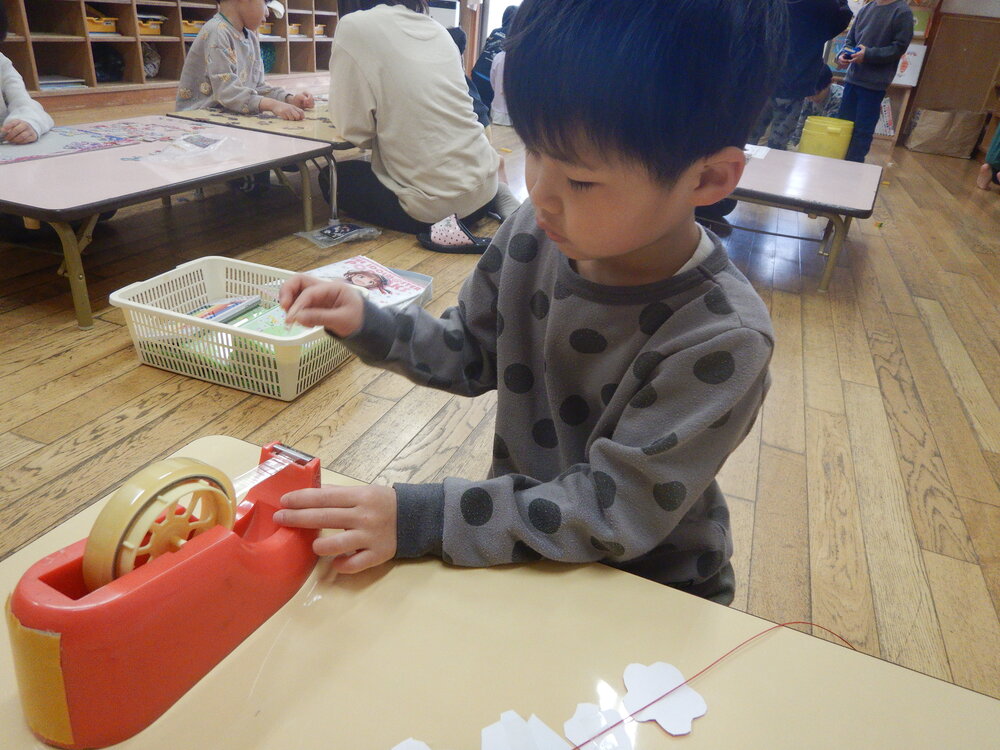 雛飾り製作の様子 (3)