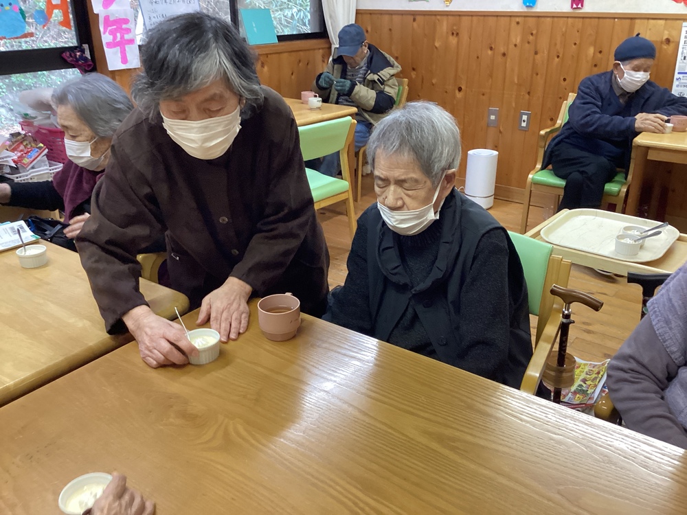 じ