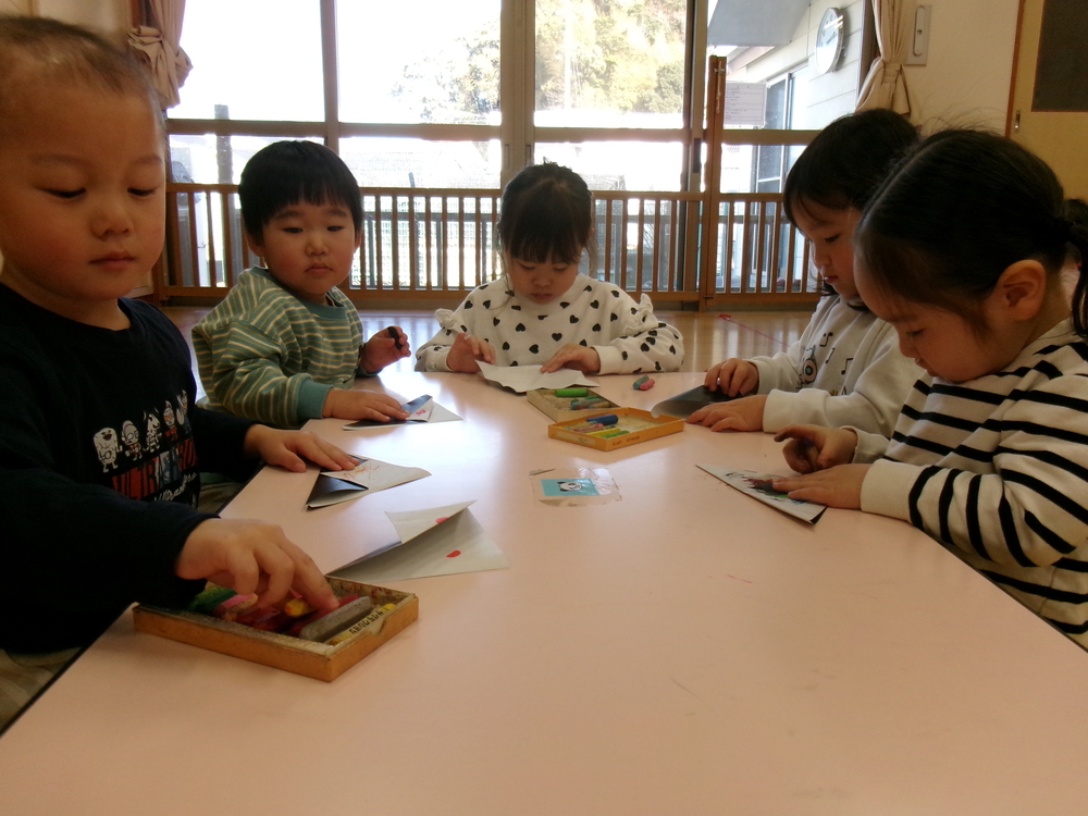 コーナー遊びをする子ども (1)