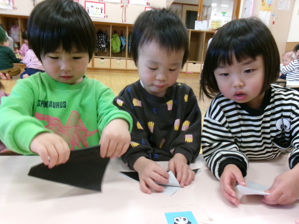 コーナー遊びをする子ども (2)