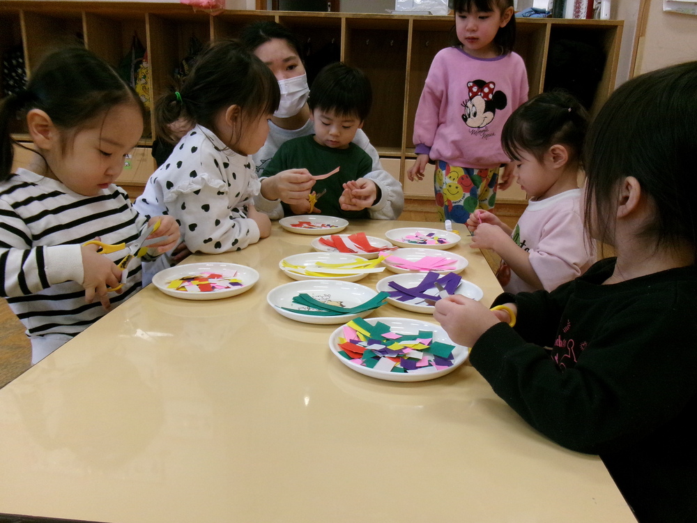 コーナー遊びをする子ども (4)