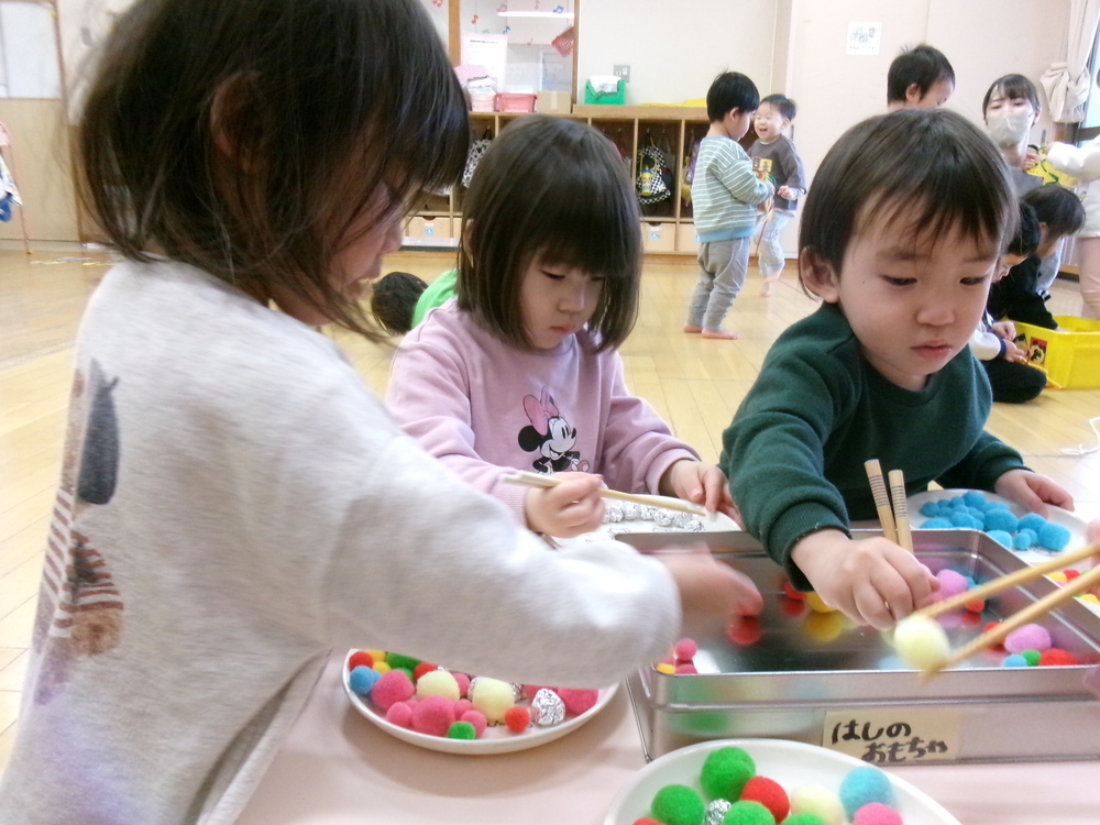 コーナー遊びをする子ども (6)