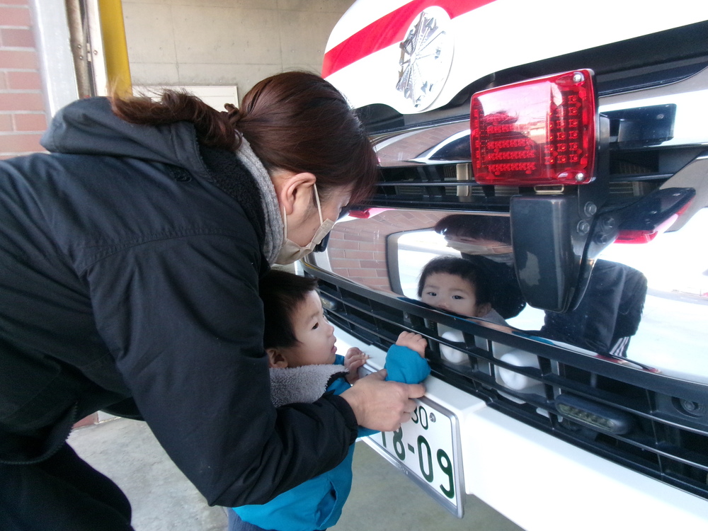 救急車を触る