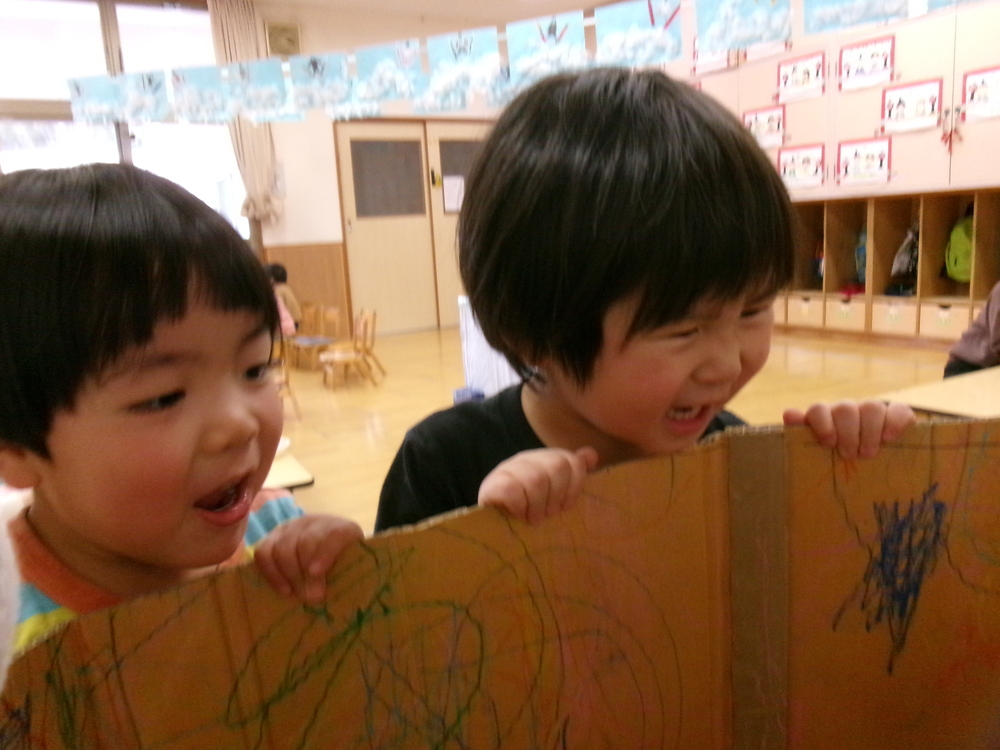 コーナー遊びを楽しむ子ども (3)