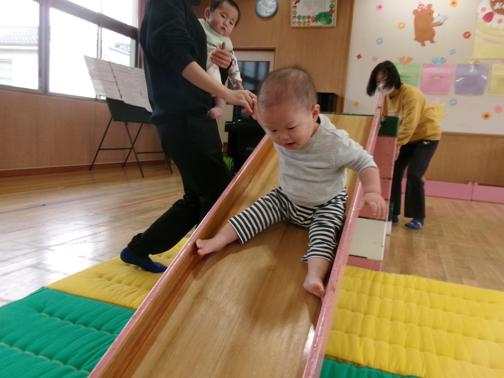 遊戯室で遊ぶ様子５