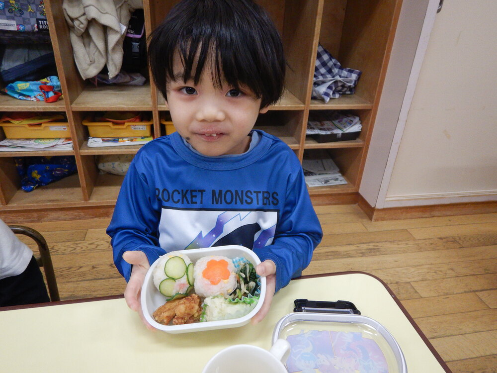 お弁当ごっこの様子 (1)