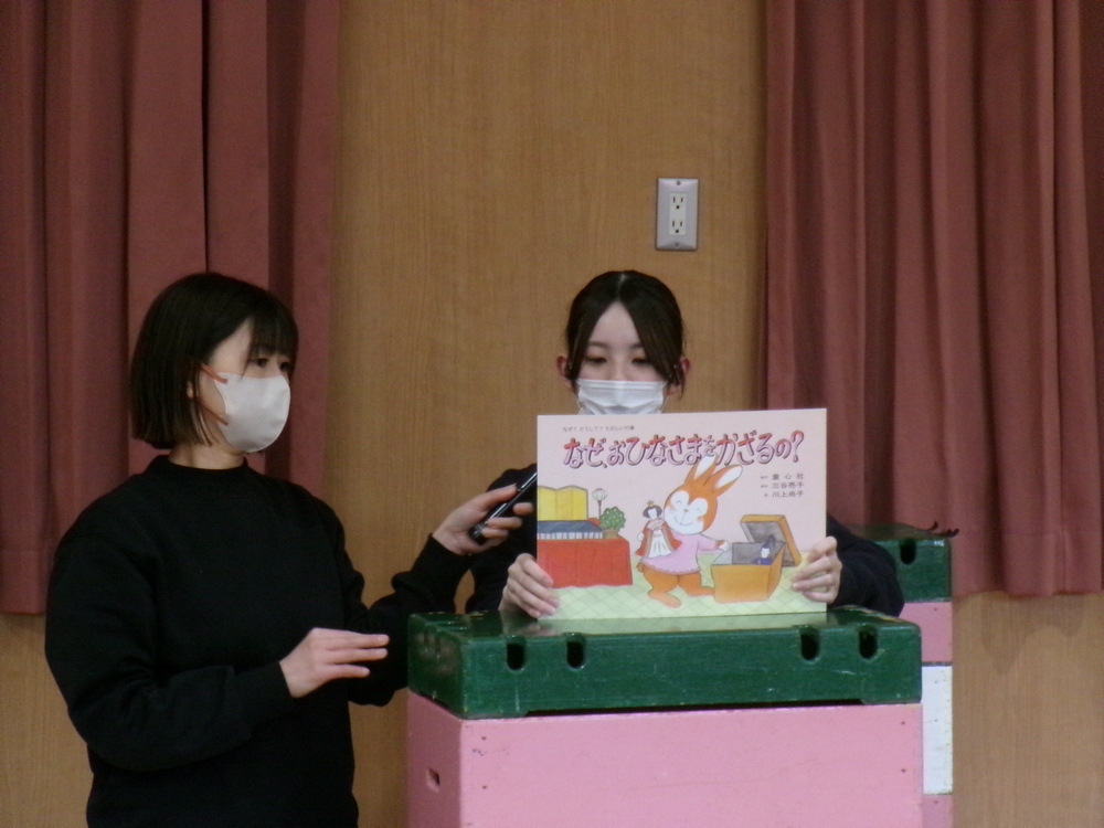 ひな祭り会とお弁当ごっこの様子 (3)
