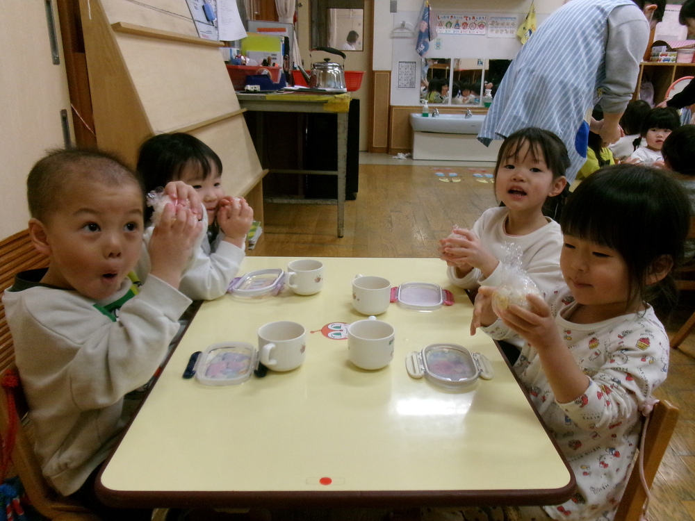 ひな祭り会とお弁当ごっこの様子 (7)