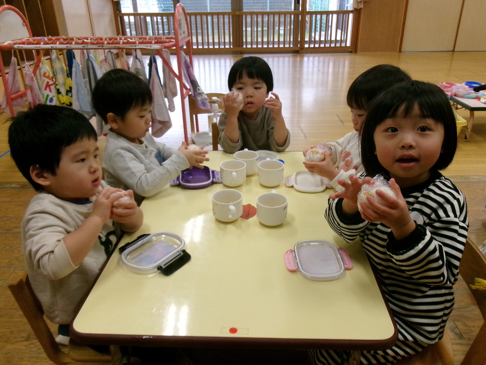 ひな祭り会とお弁当ごっこの様子 (8)