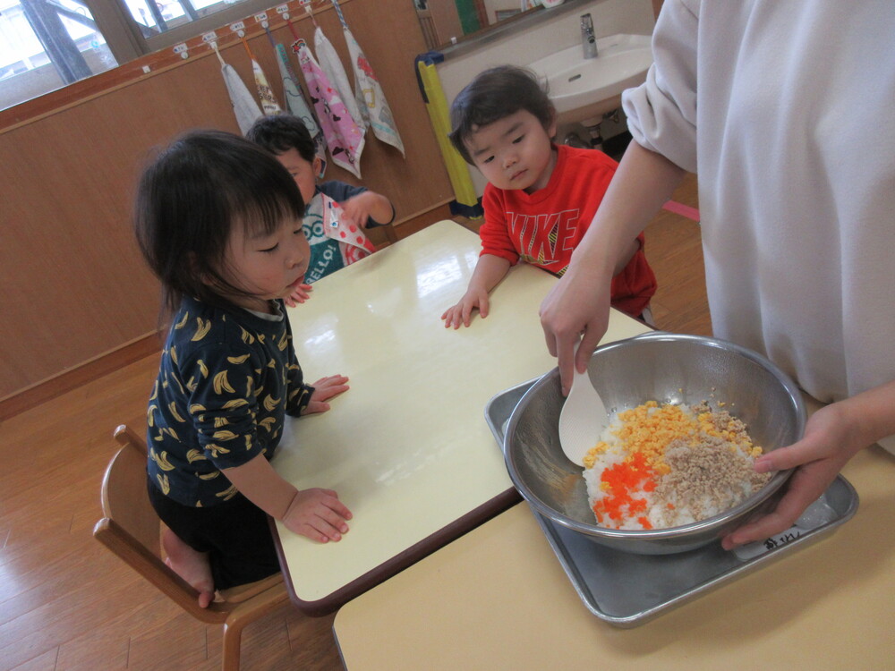 お弁当ごっこの様子