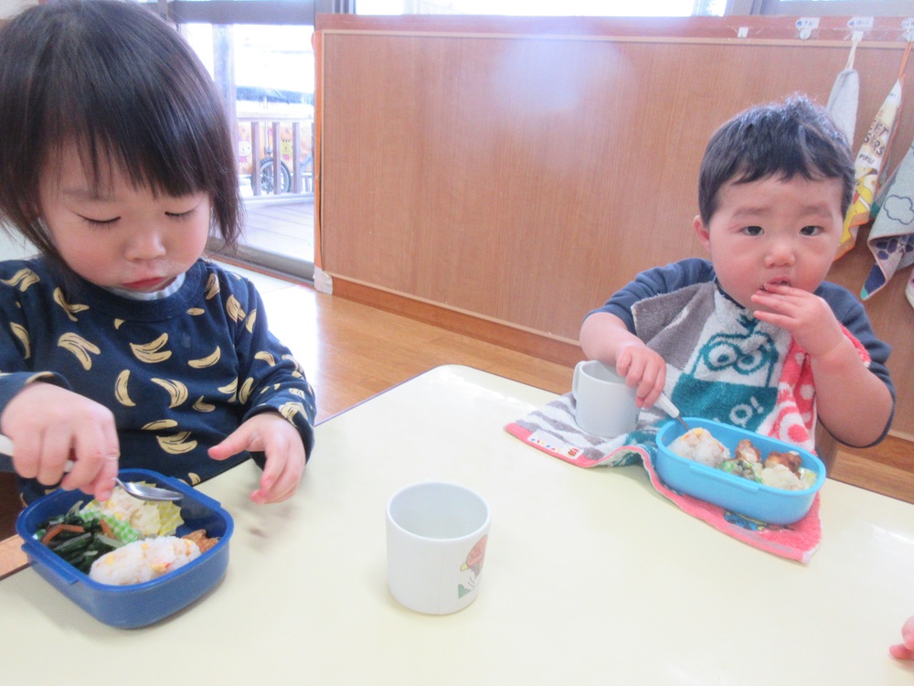 お弁当ごっこの様子