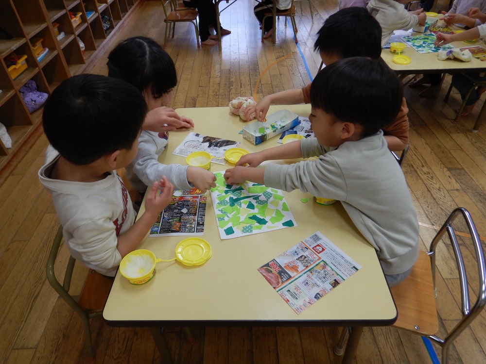 糊で貼っている様子 (2)