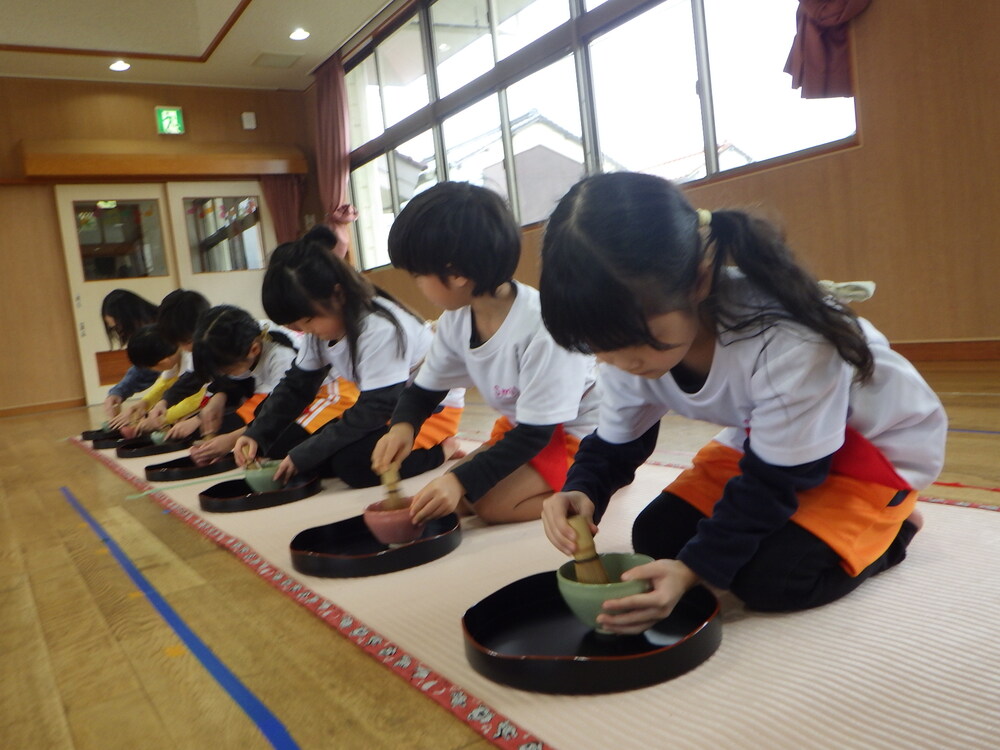 お茶のお稽古の様子