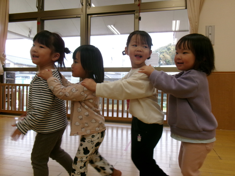 ジャンケン列車を楽しむ子ども２