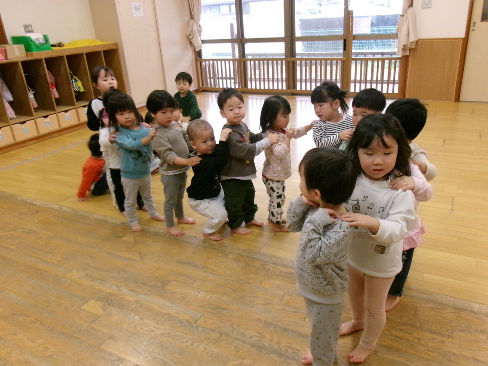 ジャンケン列車を楽しむ子ども３