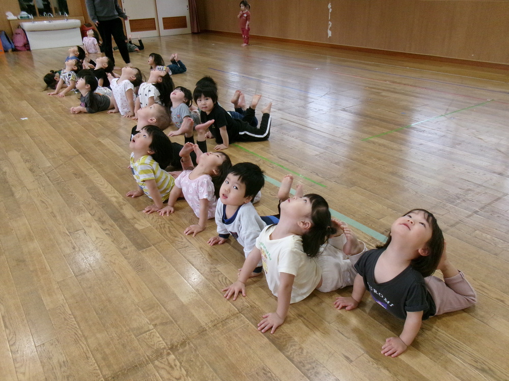 遊戯室で遊んでいる様子 (2)