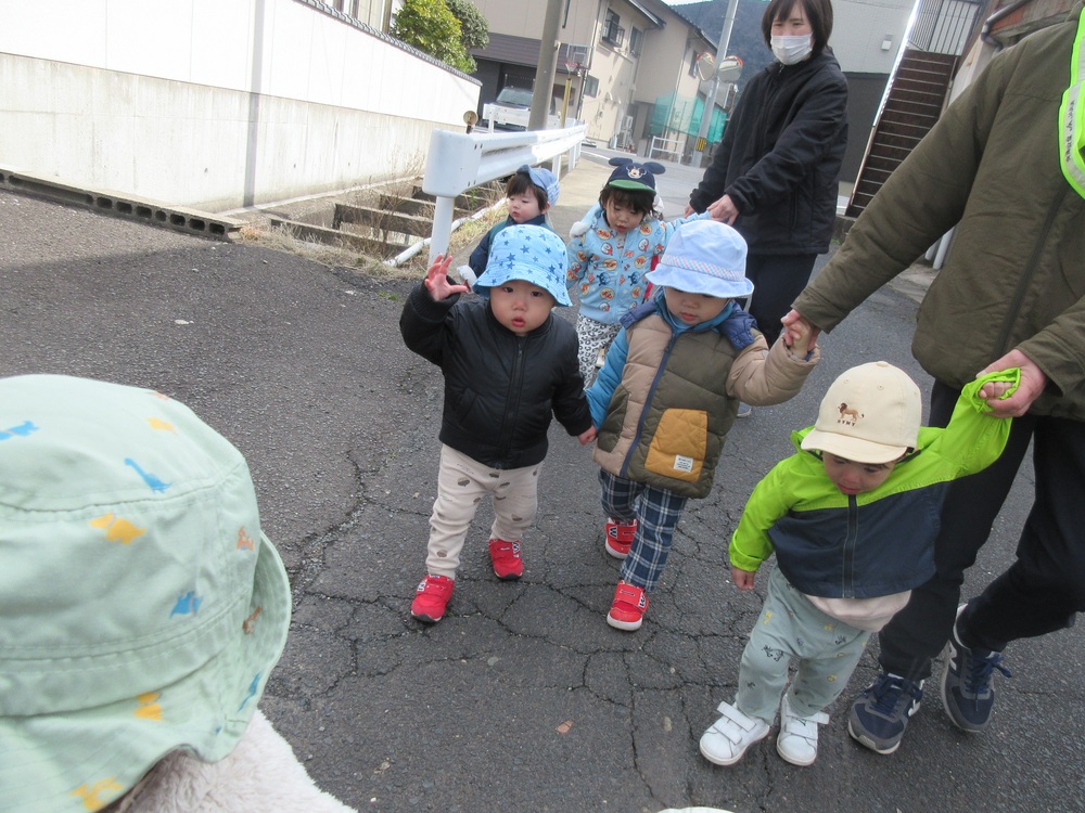散歩している