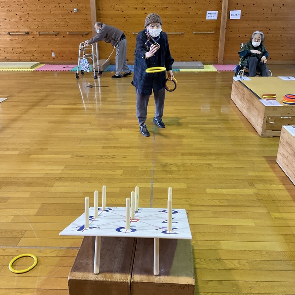 リハビリルームで運動中