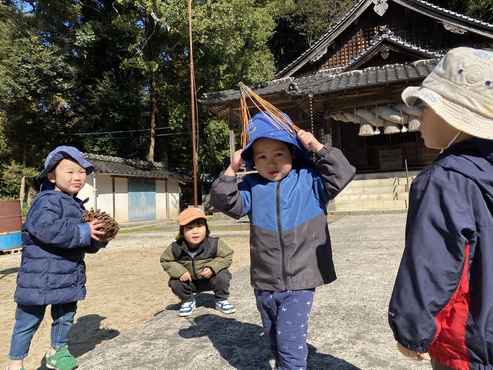喜多の宮で遊んでいる様子 (1)