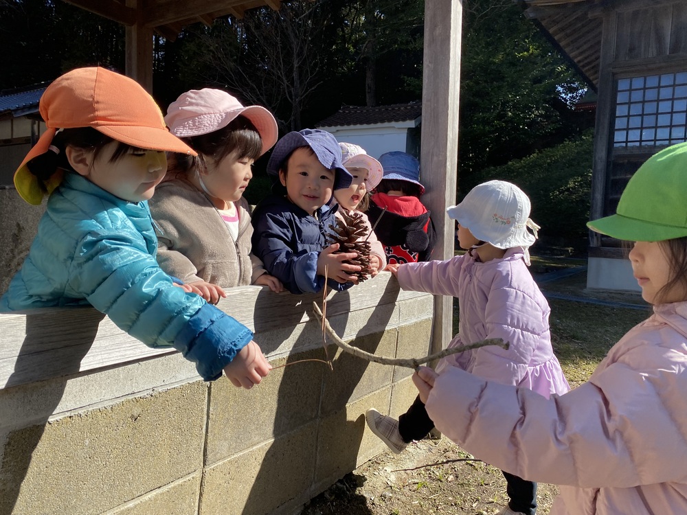 喜多の宮で遊んでいる様子 (2)