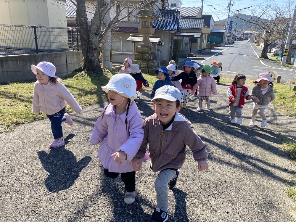 喜多の宮で遊んでいる様子 (3)