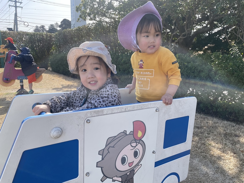 遠足を楽しむ子ども (2)