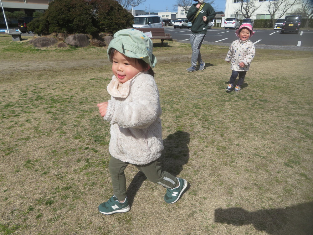 市民会館で遊ぶ子どもたち (4)