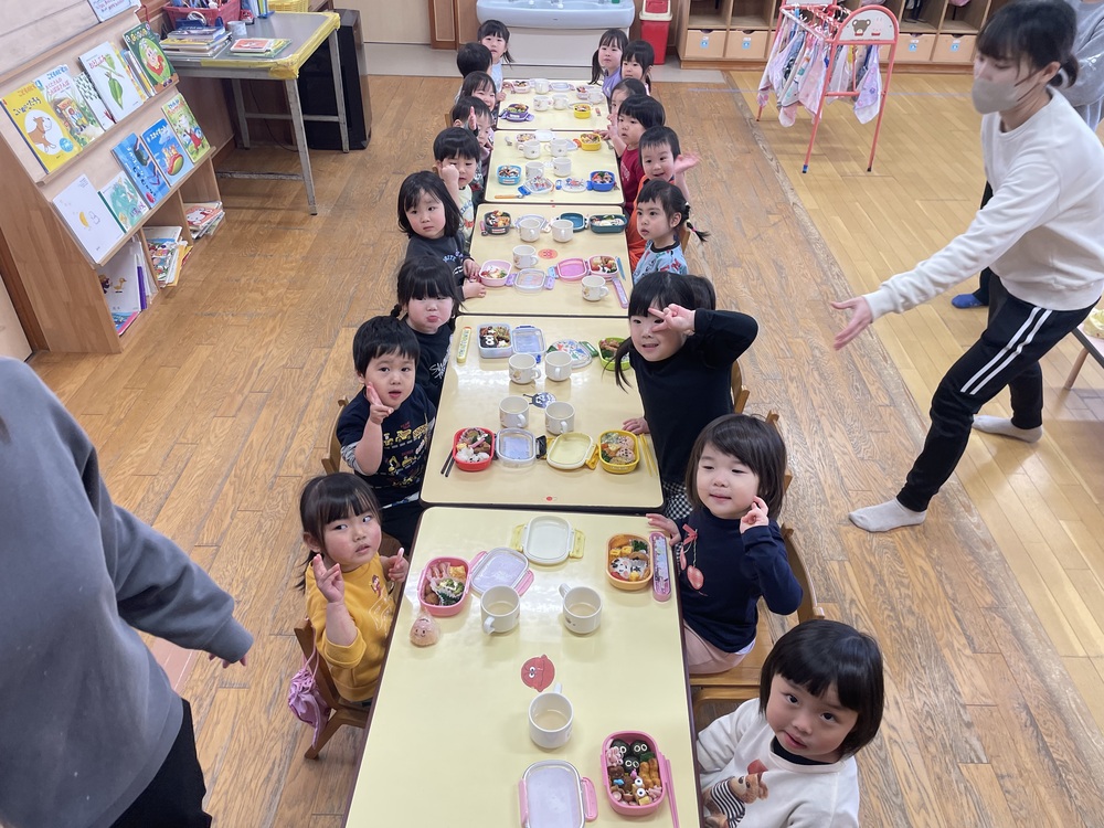 遠足を楽しむ子ども (4)