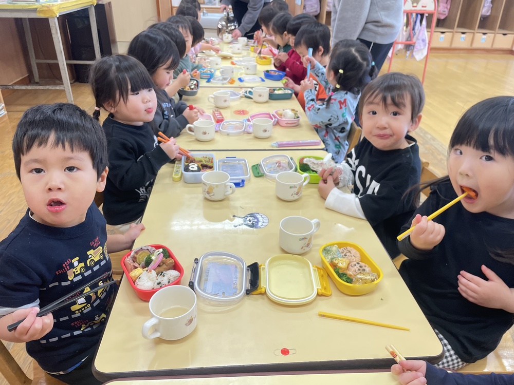 遠足を楽しむ子ども (6)