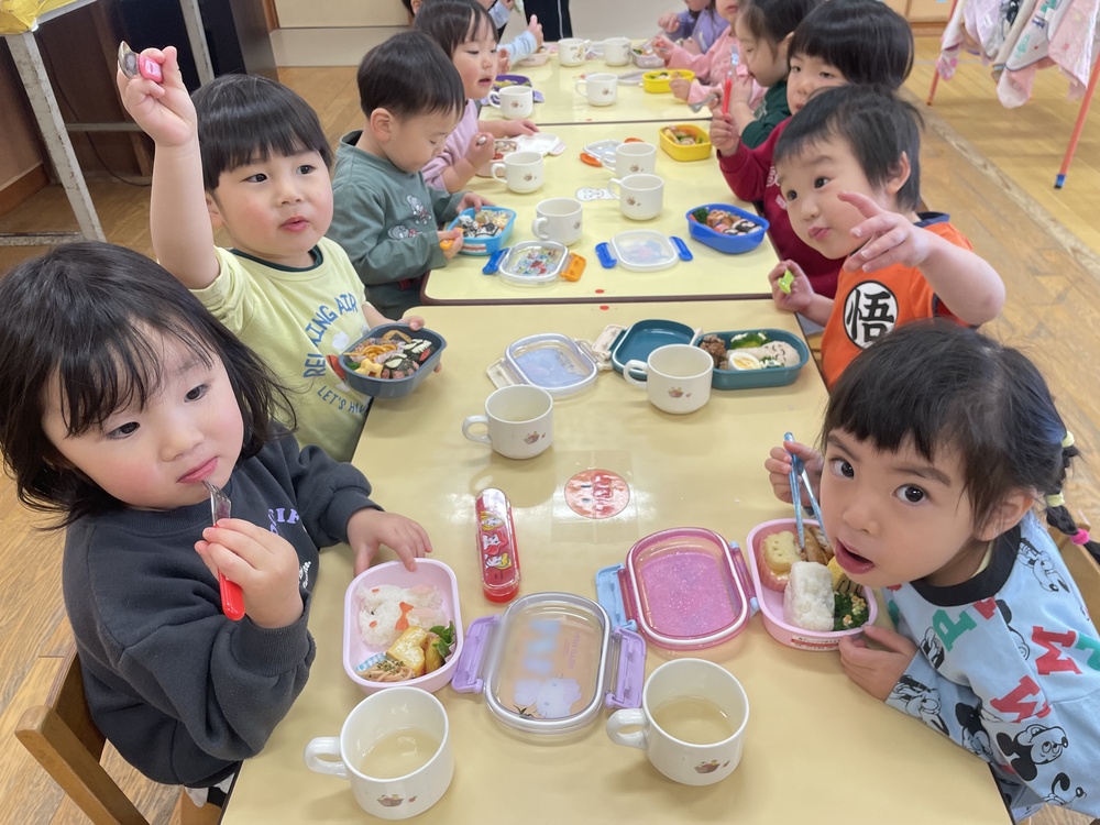 遠足を楽しむ子ども (7)