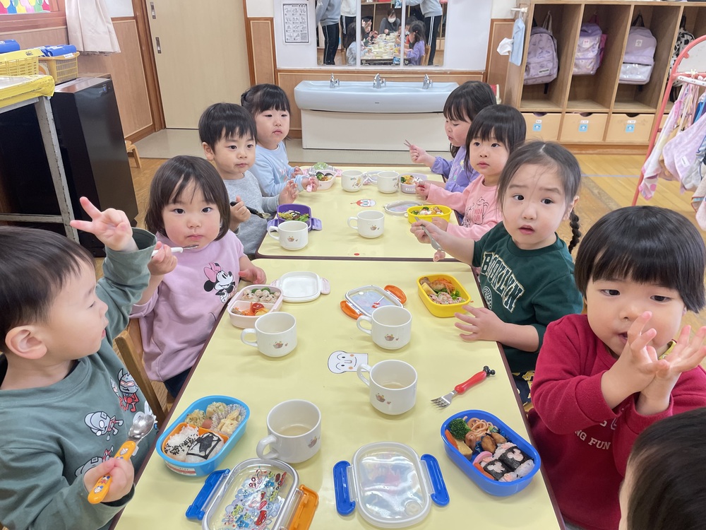 遠足を楽しむ子ども (8)