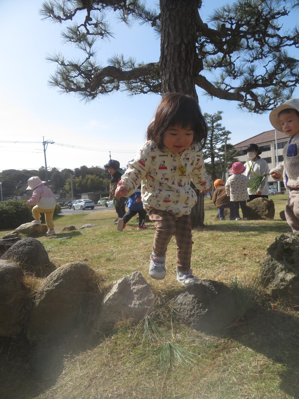 市民会館で遊ぶ子どもたち (7)