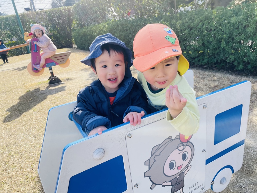 遠足を楽しむ子ども (10)