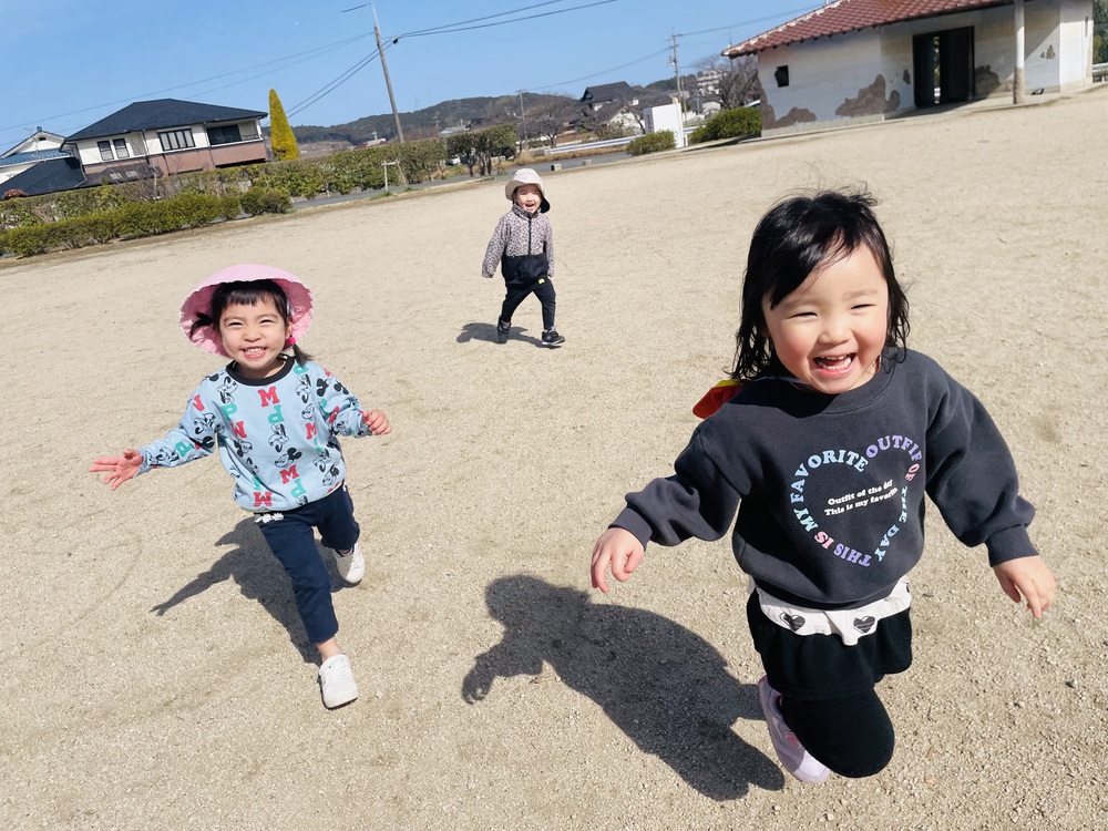 遠足を楽しむ子ども (17)