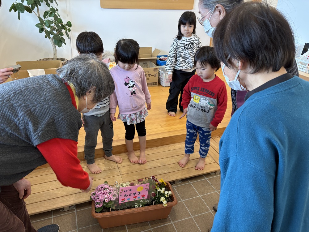 花と園児