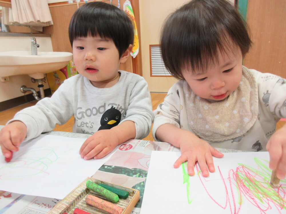 お絵かきの様子 (2)
