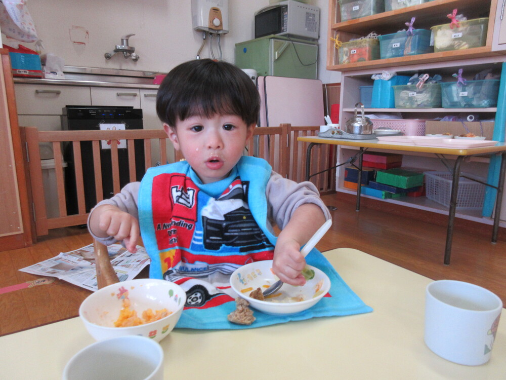 給食の様子 (2)