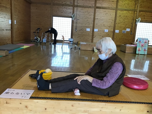 膝を伸ばす運動中