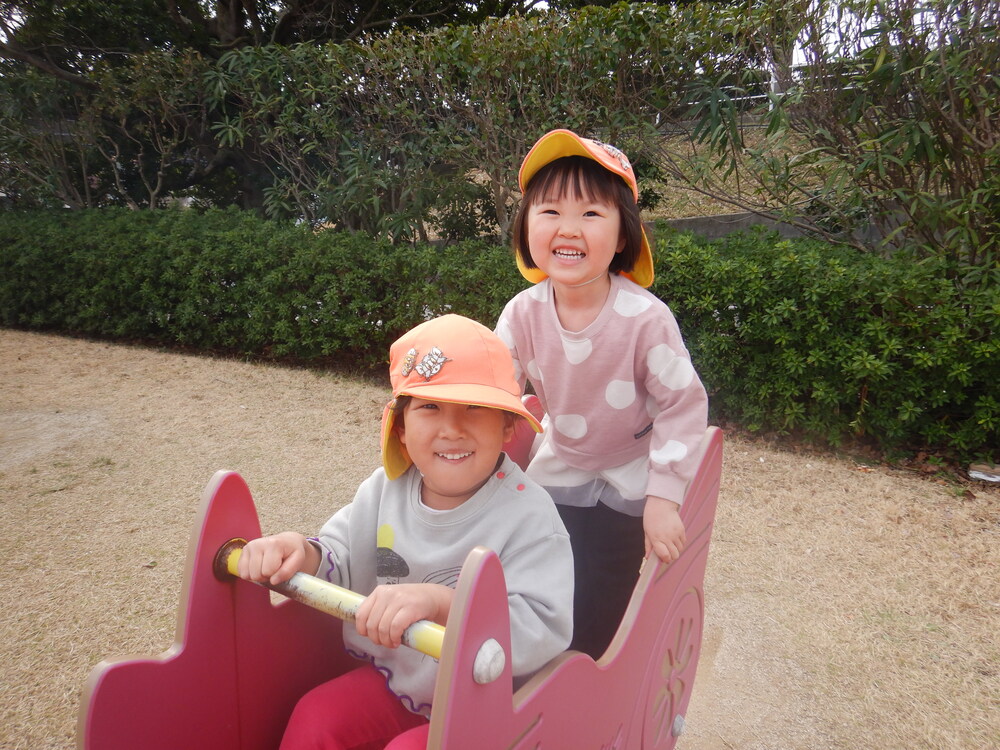 公園で遊ぶ