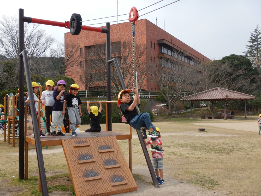 公園で遊んでいる様子 (5)