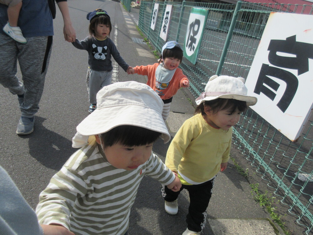 散歩している