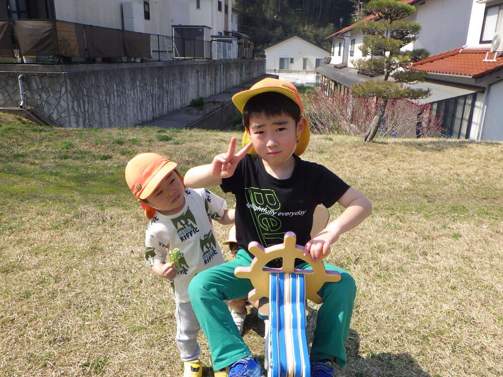 公園で遊んでいる様子 (5)
