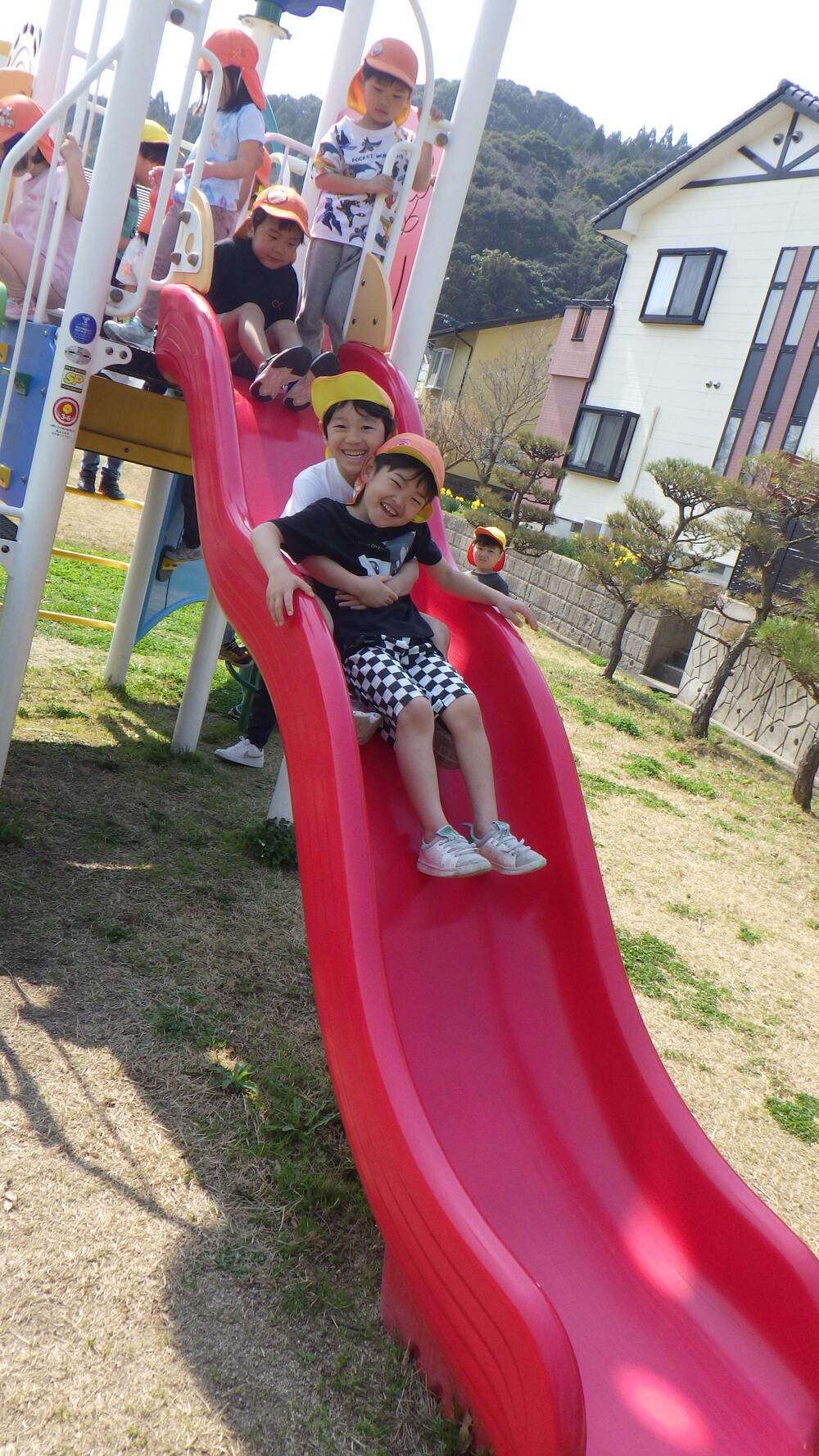 公園で遊んでいる様子 (7)