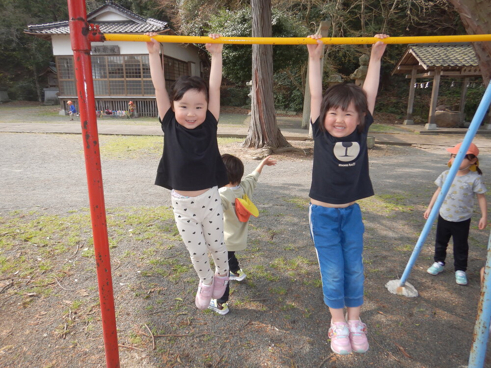 南の宮で遊んでいる様子 (4)
