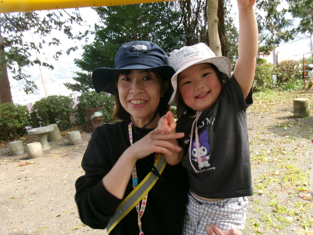 南の宮で遊ぶ子ども (2)